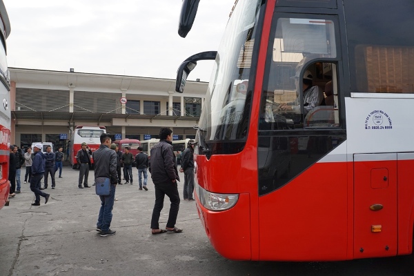 Hàng loạt xe dừng đón khách