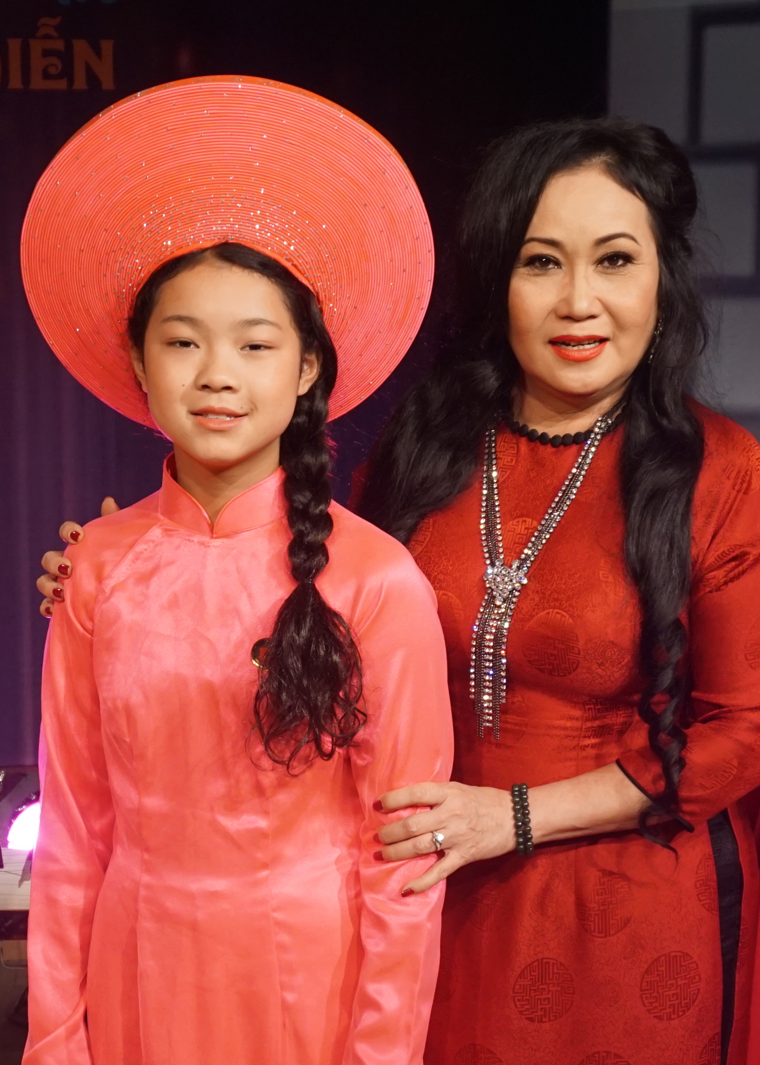 NS Thanh Hằng bị đàn tranh mê hoặc