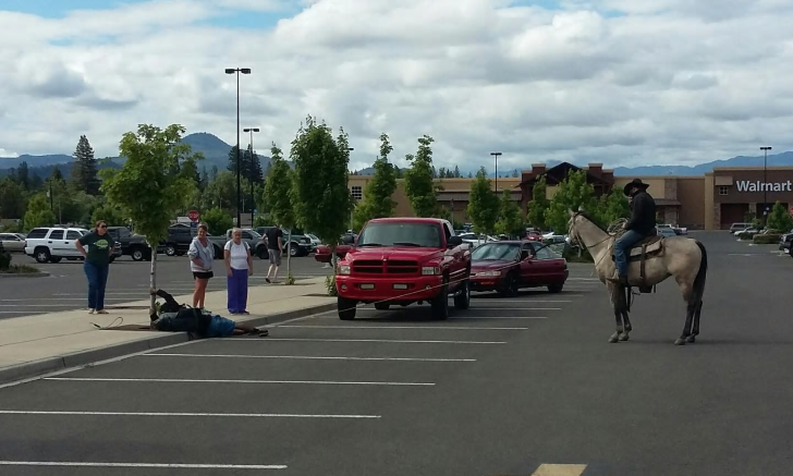 Cao bồi Mỹ ra tay bắt trộm