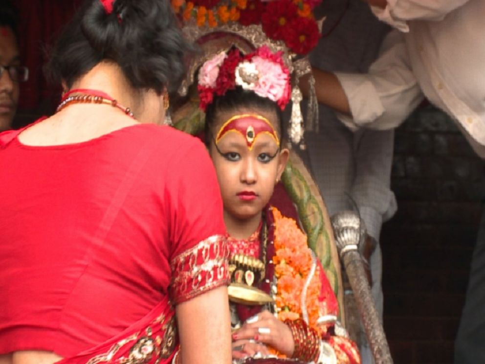 Chuyện ít biết về "thánh nữ" 7 tuổi của Nepal