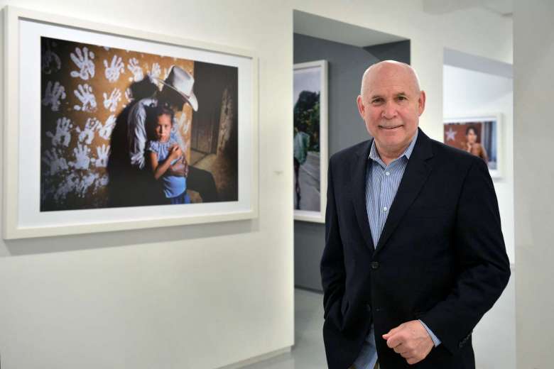 &Ocirc;ng Steve McCurry. Ảnh: The Straits Times