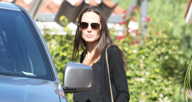 Angelina Jolie gầy còm xuất hiện trước công chúng