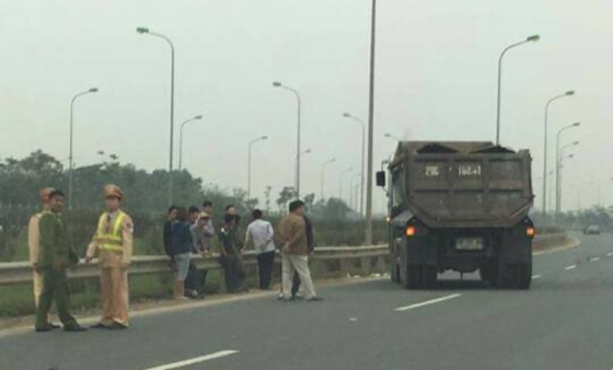 Chiến sĩ CSGT bị xe ben tông chấn thương sọ não