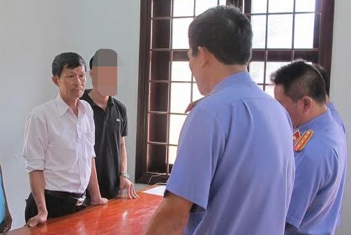Một thư ký tòa án bị bắt vì sửa hồ sơ