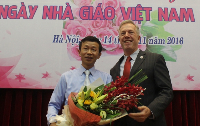 Đại sứ Mỹ dẫn câu "không thầy đố mày làm nên"