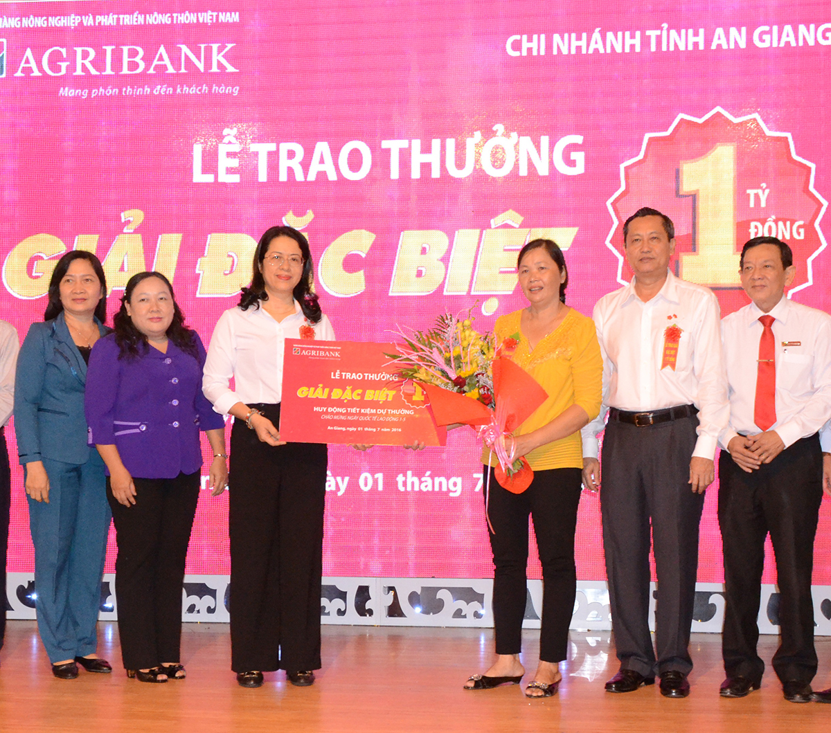 Bán cháo lòng trở thành tỉ phú nhờ gửi tiết kiệm