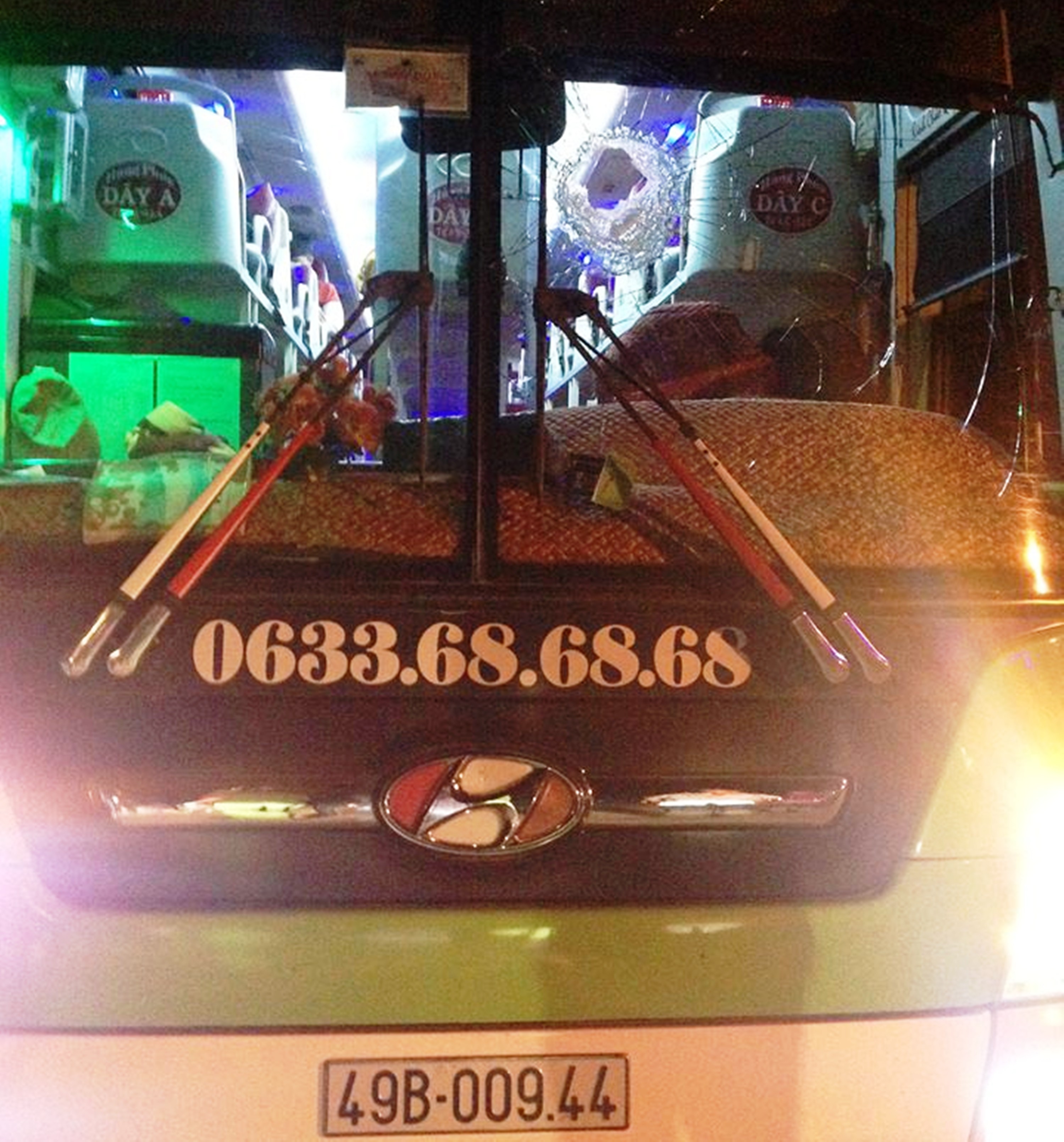 Bắt 2 đối tượng ném đá xe khách trên Quốc lộ 20