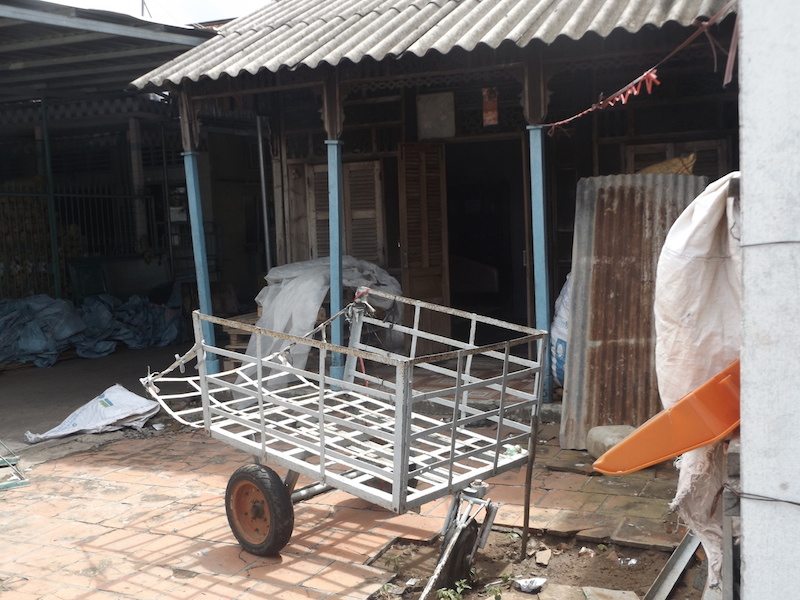 Thi thể bé gái trong bao tải: Nghi phạm nhảy khỏi xe trên đường về đồn công an