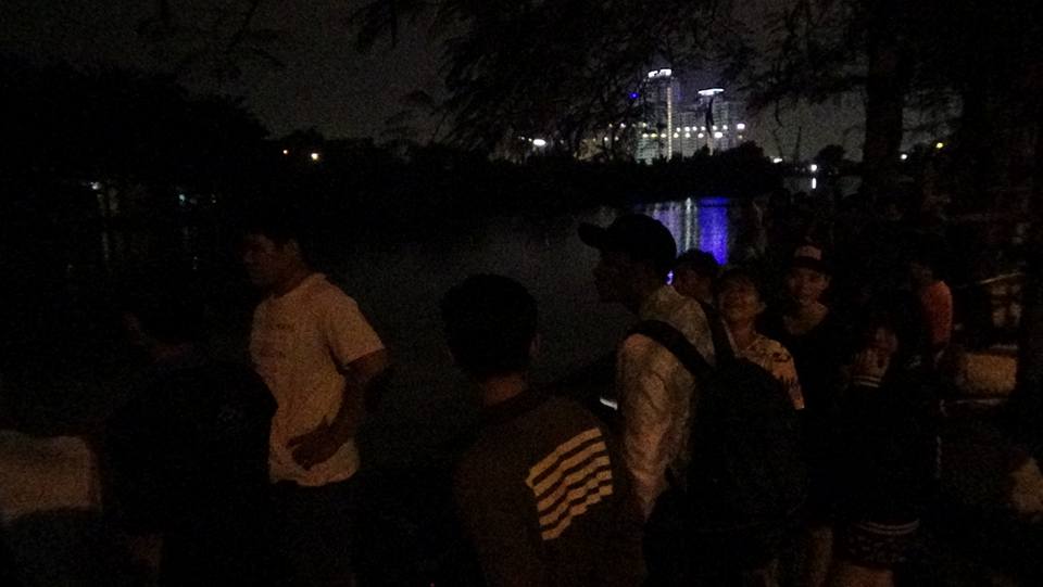 Người d&acirc;n đến xem vụ tự tử