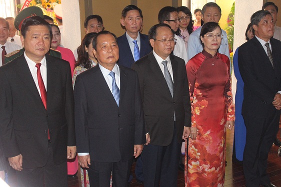 Lãnh đạo TP HCM dâng hương Chủ tịch Hồ Chí Minh