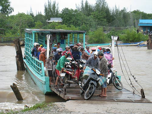 Phương tiện thủy chực chờ gây họa