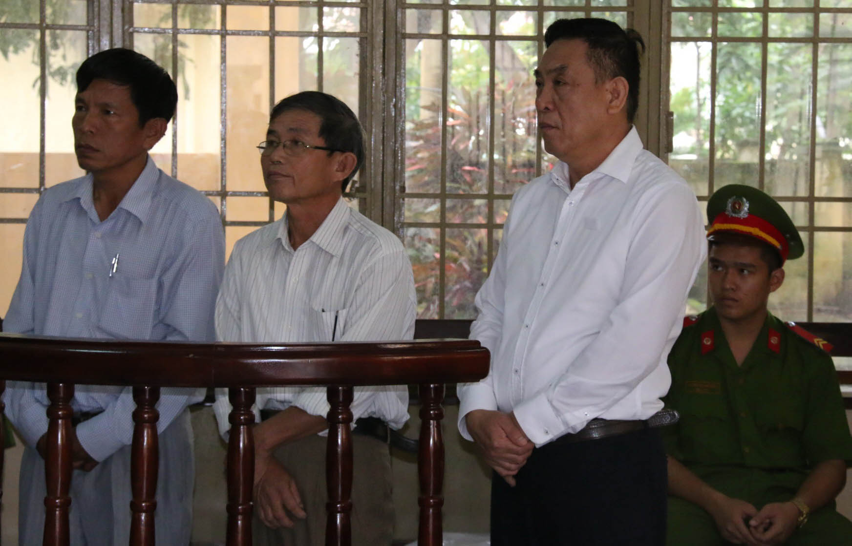Trốn thuế, cùng nhận án tù