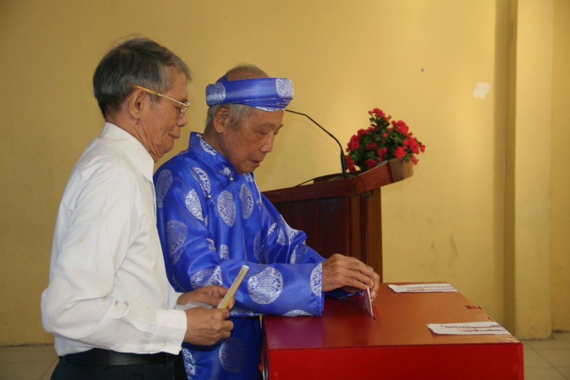 Người dân miền Trung nô nức đi bỏ phiếu sớm