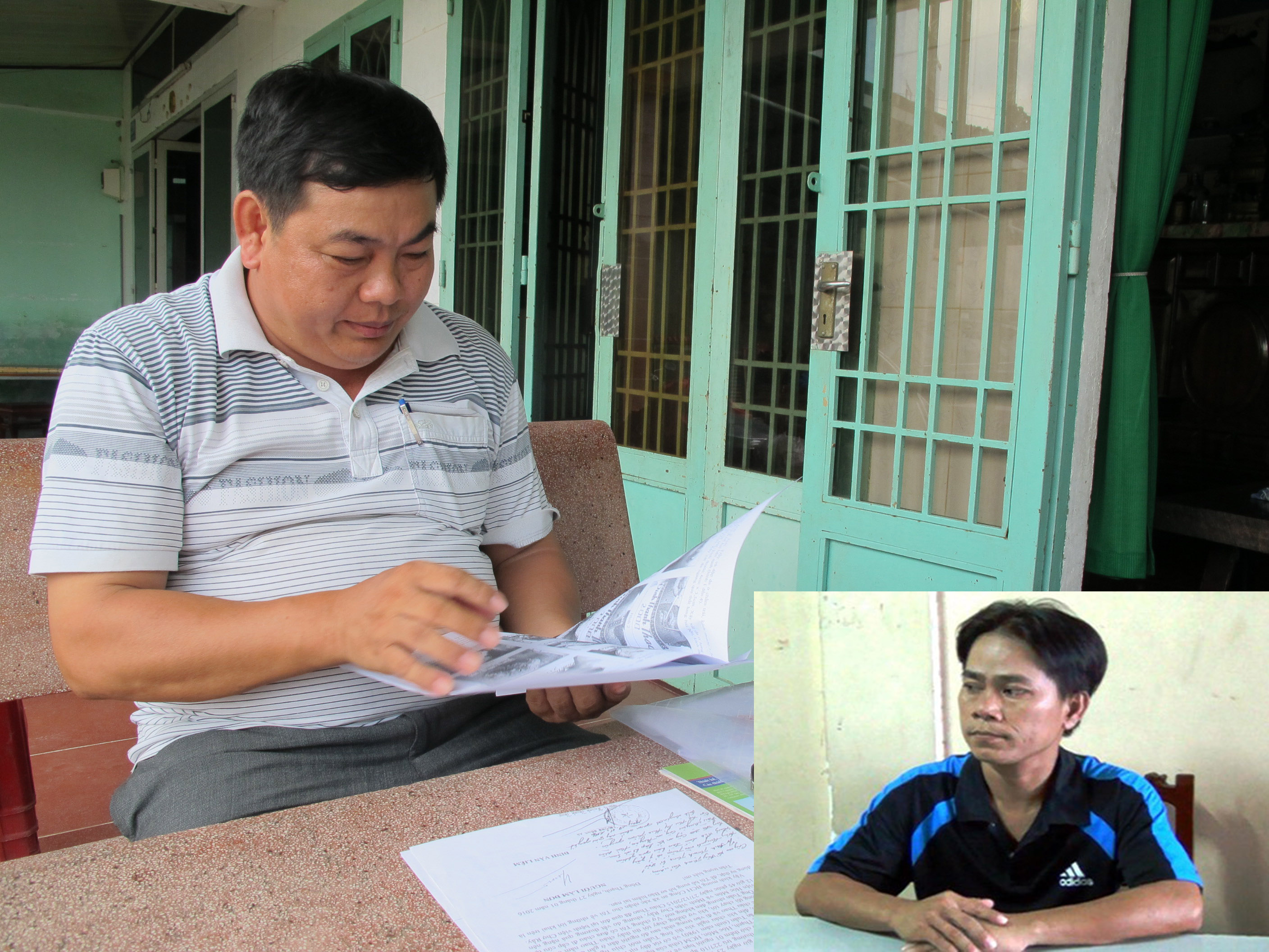 &Ocirc;ng Đinh Văn Li&ecirc;m (cha nạn nh&acirc;n) tr&igrave;nh b&agrave;y vụ việc với ph&oacute;ng vi&ecirc;n (ảnh lớn) v&agrave; bị can Huỳnh Văn Tuấn