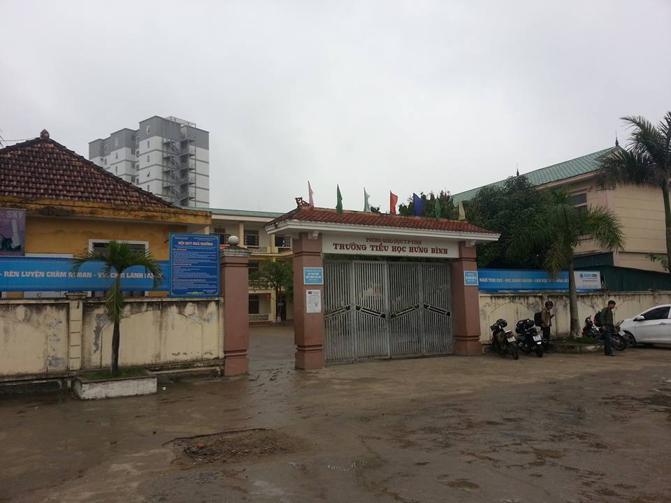 Đuổi việc thầy giáo bị tố dâm ô nữ học sinh lớp 3