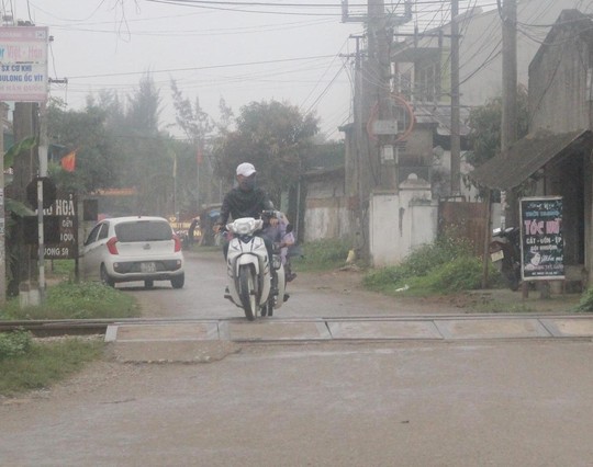 Tàu hỏa SE8 tông thợ sửa ô tô tử vong tại chỗ