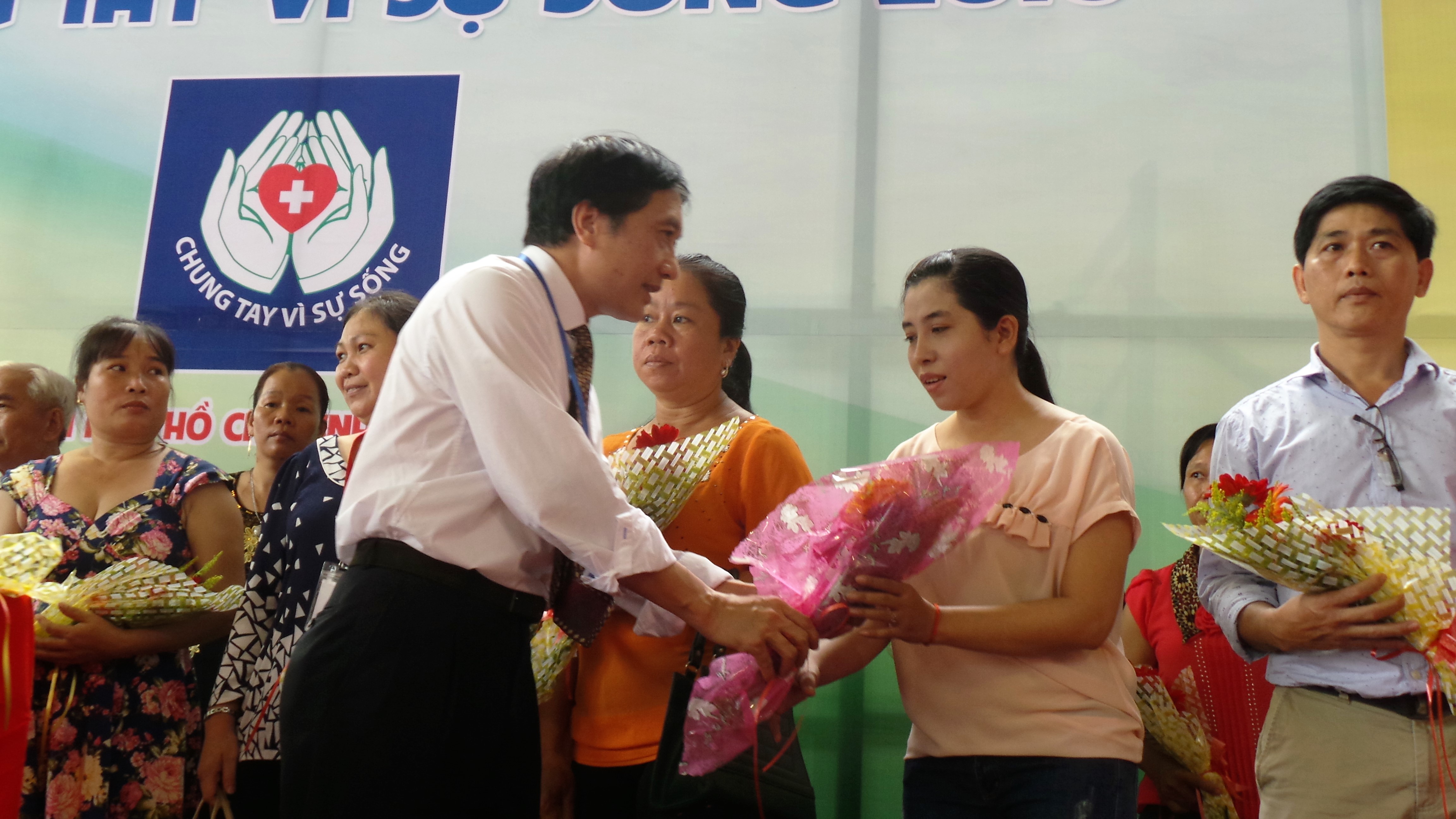 300.000 người mù chờ ghép giác mạc