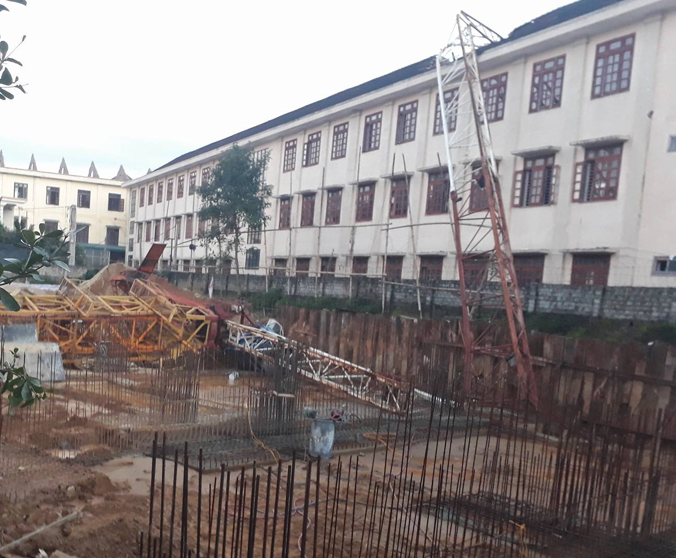 Sập cần cẩu đè chết học sinh: Công trình chưa được cấp phép