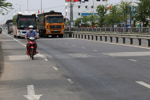 Đường ngàn tỉ vá chằng vá đụp