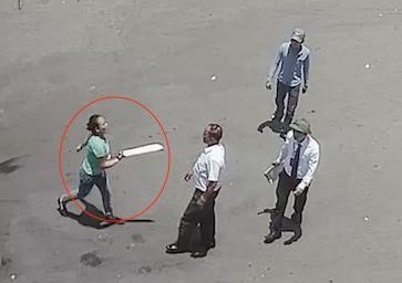 Cãi nhau vì 4.000 đồng, "bà trùm" cùng đàn em vác dao truy sát