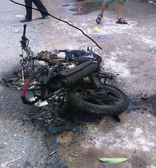 Trộm chó bị người dân đánh trọng thương, đốt xe máy