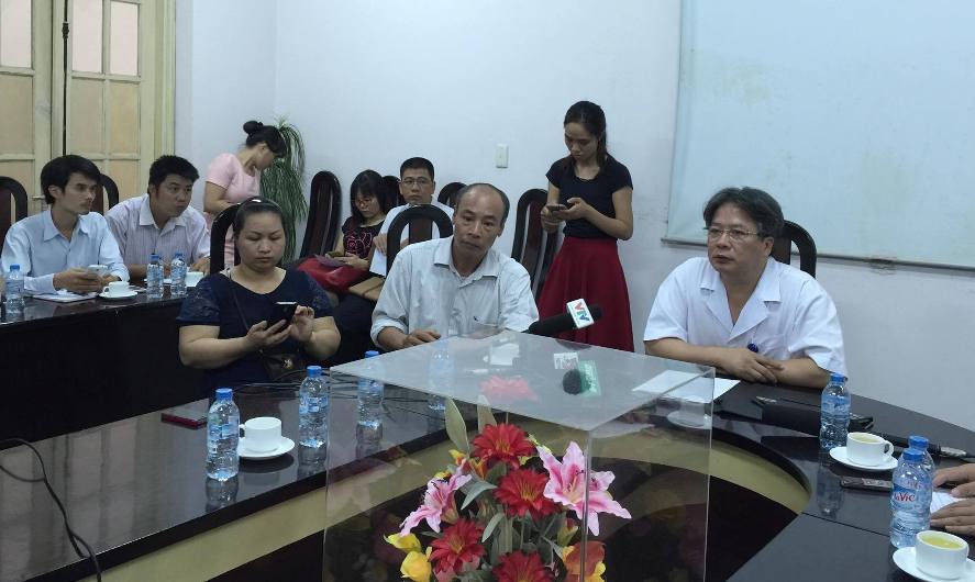 Đình chỉ kíp mổ "đau chân trái, mổ... chân phải"