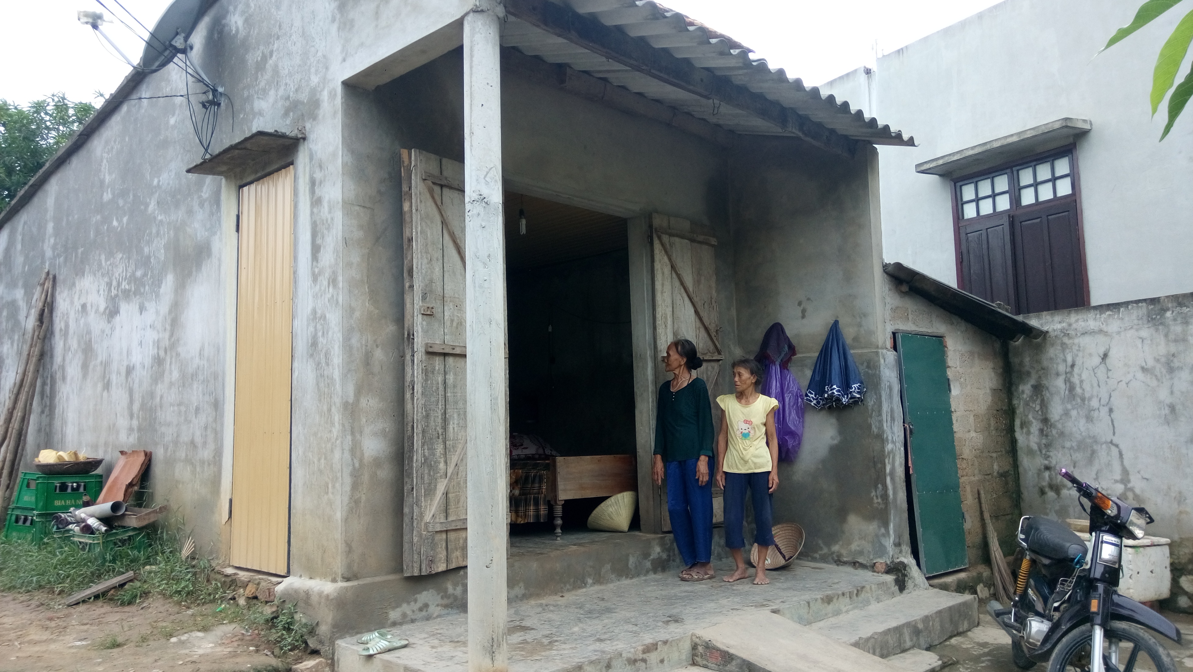 Người dân thôn Trung Thôn bất bình vì bị các cán bộ thôn truy thu hơn phân nữa số tiền sau khi nhận