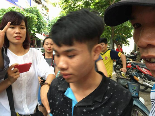 Vụ sập nhà phố cổ: Giây phút sinh tử khi căn nhà đổ sập