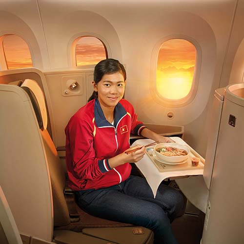 Kình ngư Ánh Viên làm Đại sứ thương hiệu cho Vietnam Airlines