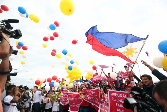 Dân Philippines ăn mừng phán quyết PCA