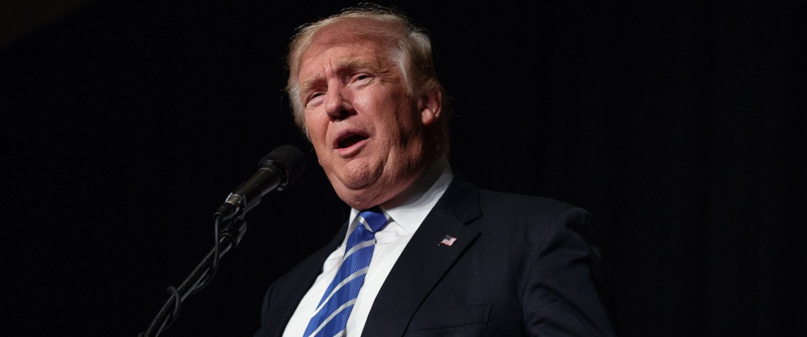 Tỉ phú Donald Trump lại gây bão dư luận
