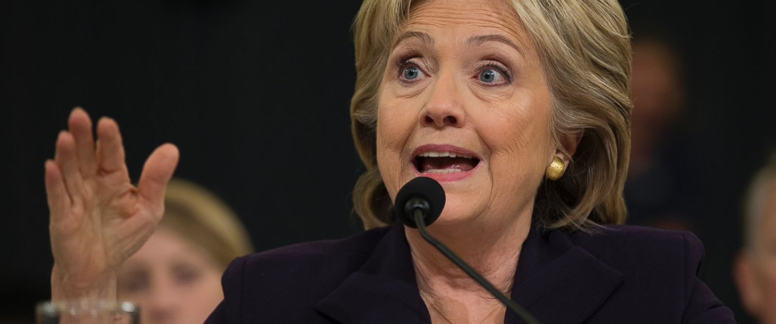 Bà Clinton có thể tiếp tục bị điều tra sau bầu cử
