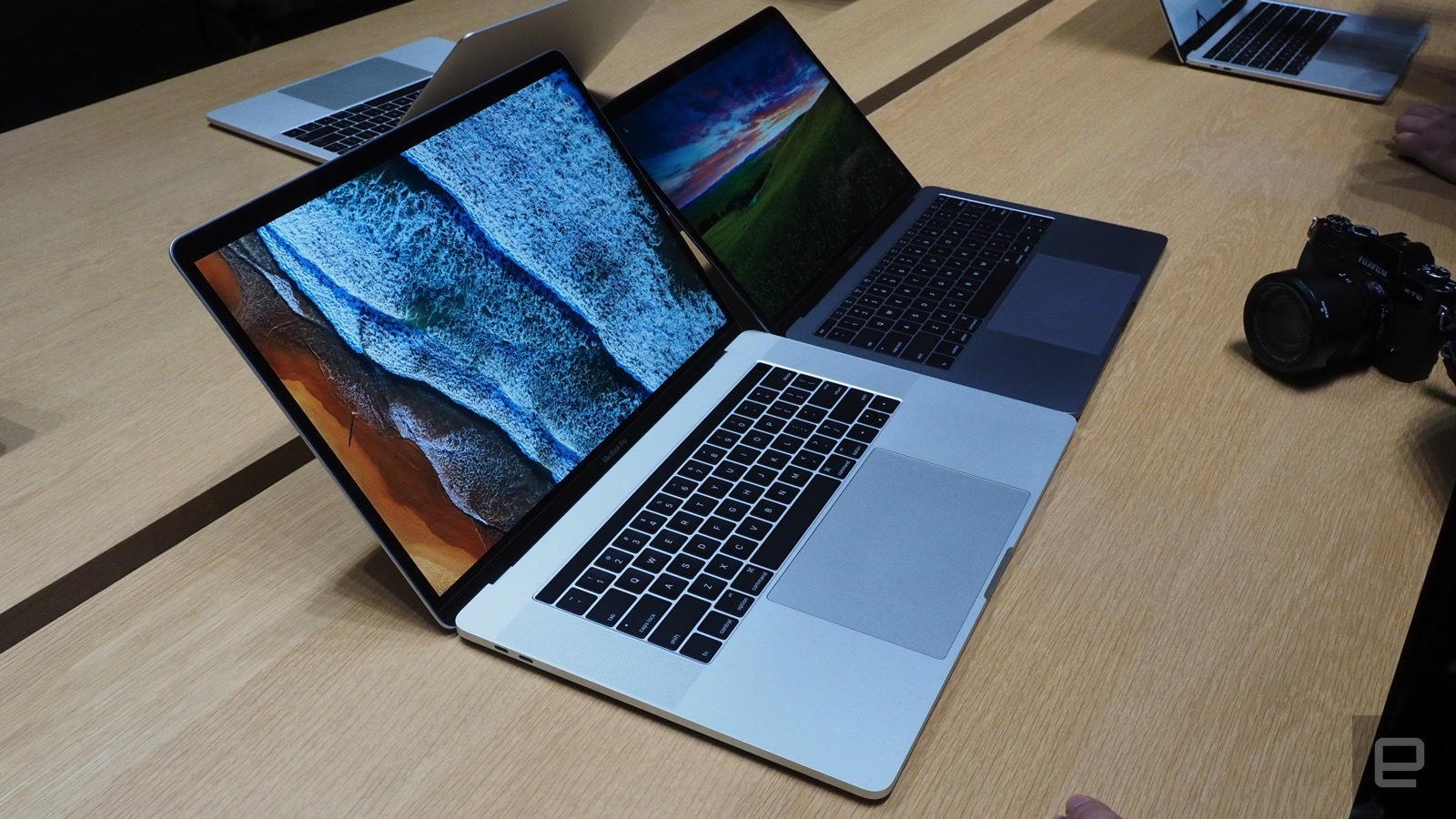 MacBook Pro 2016: Mỏng, nhẹ giá từ 1.499 USD