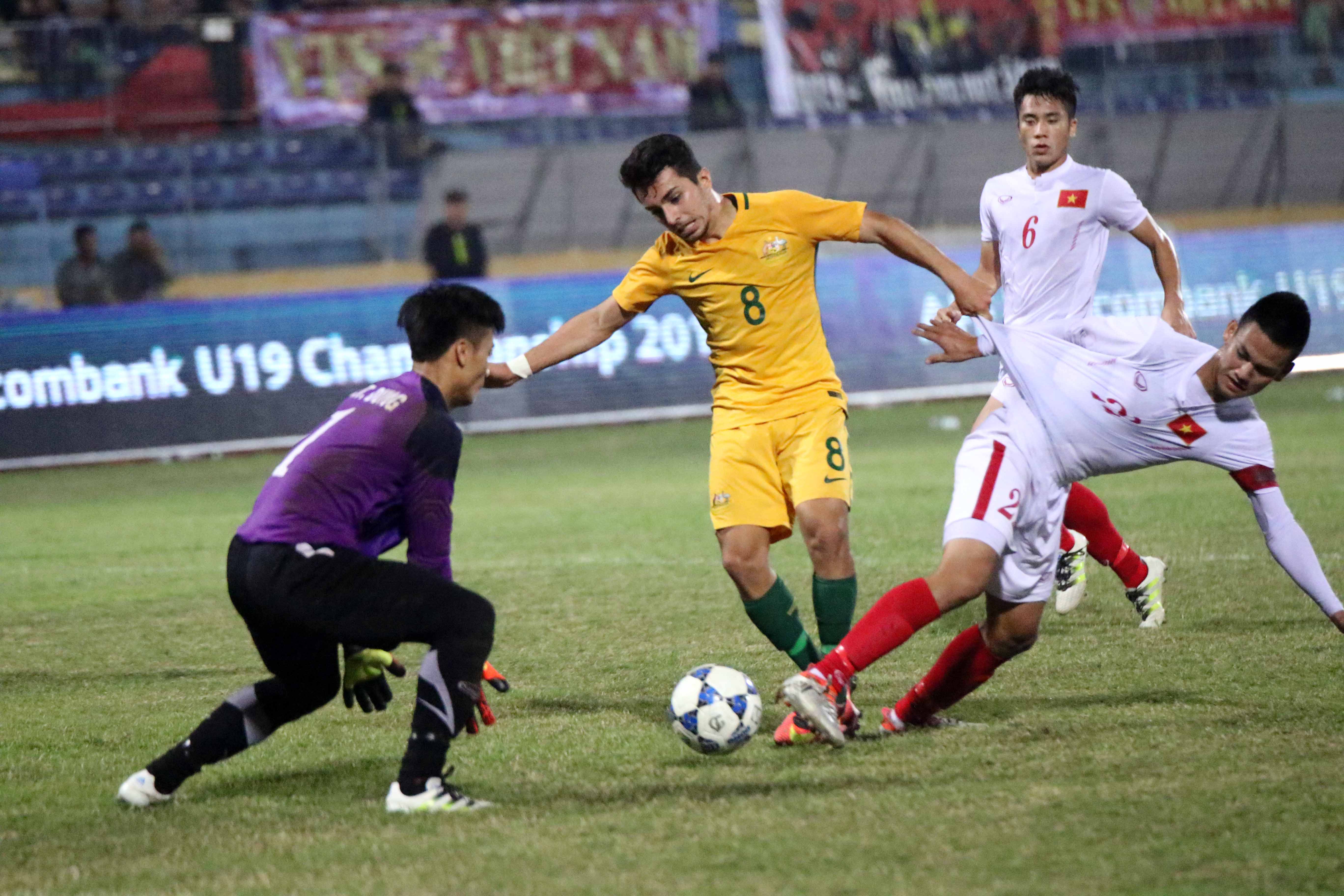 U19 Việt Nam thua tan nát vì HLV quá ảo tưởng