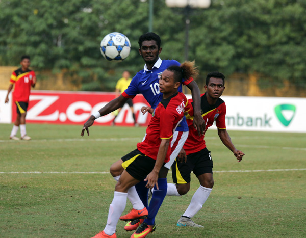 Xem cầu thủ U19 Timor Leste hạ đo ván cầu thủ Malaysia