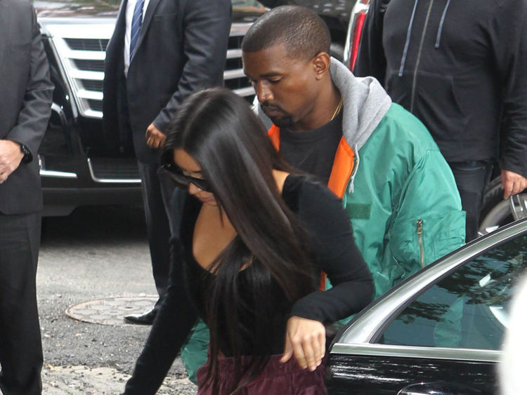 
C&ocirc; Kim &ldquo;si&ecirc;u v&ograve;ng 3&rdquo; v&agrave; chồng, rapper Kanye West. Ảnh: Sky.News

