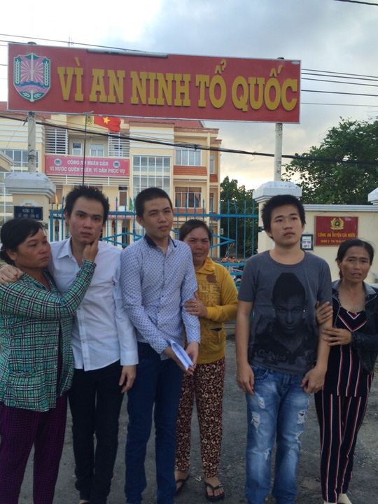 Từ trại giam, bị can tự nguyện gọi về gia đình