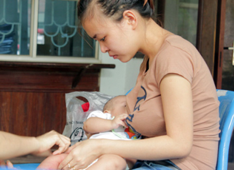 Không cắt phụ cấp của lao động nữ