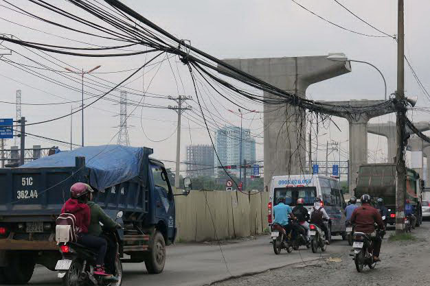 Dây điện bẫy người đi đường