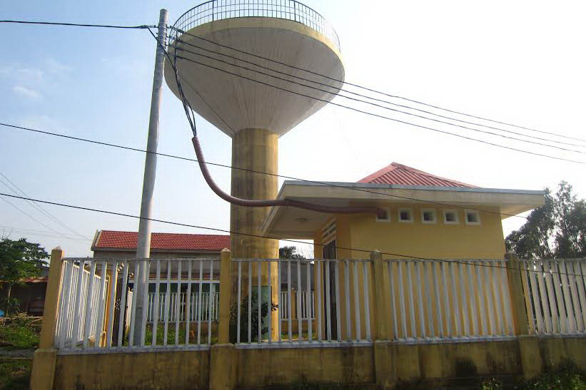 Khốn đốn vì nước nhiễm mặn, phèn
