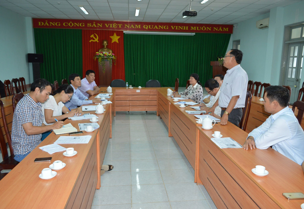“Làm tiền” gia đình văn hóa