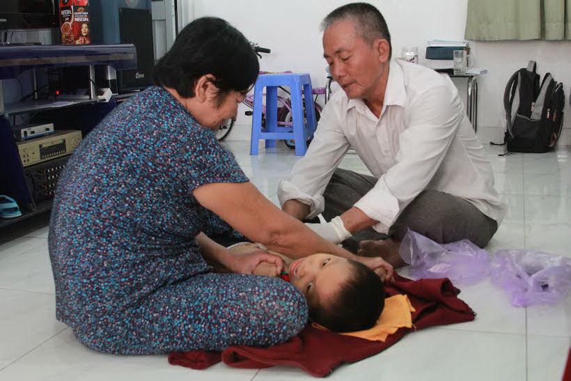 Thắp niềm tin, xua đi đau khổ