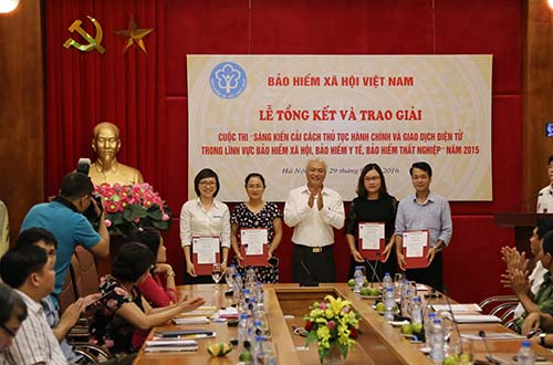 Giảm phiền hà cho người lao động nhờ cải cách hành chính