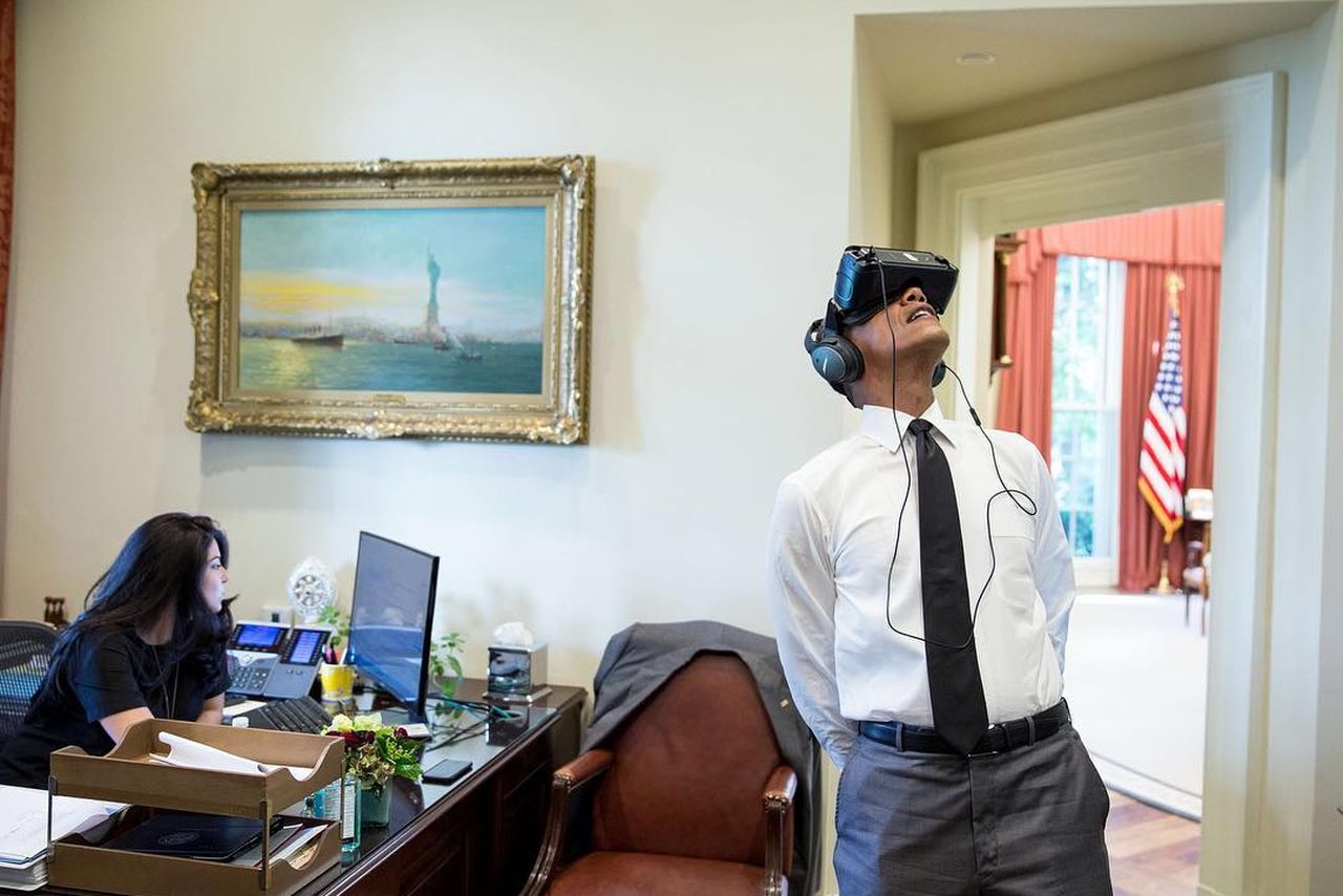 CEO Facebook rủ Obama chơi game thực tế ảo