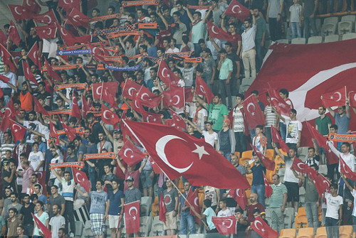 Basaksehir chỉ c&oacute; khoảng 2.000 cổ động vi&ecirc;n trung th&agrave;nh