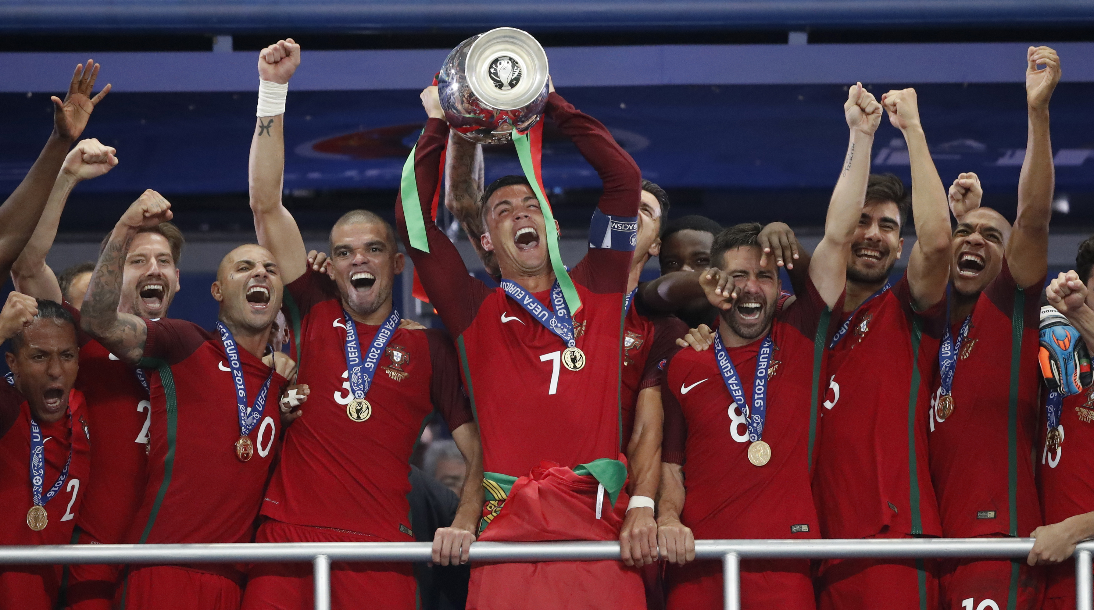 Nước mắt Ronaldo, nụ cười Bồ Đào Nha