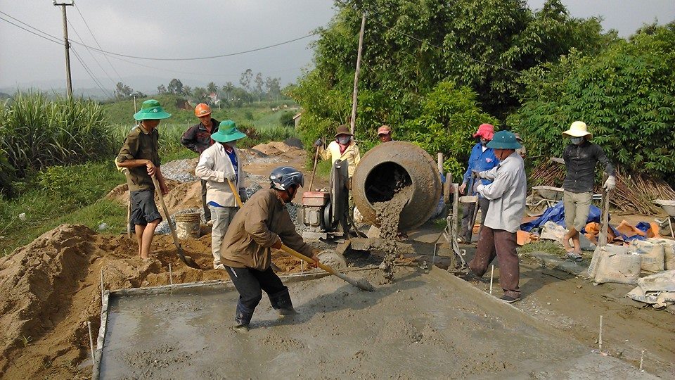 Ăn chia tiền làm đường, chủ tịch xã bị cách chức