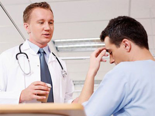 Đang điều trị vẫn cho nghỉ việc?