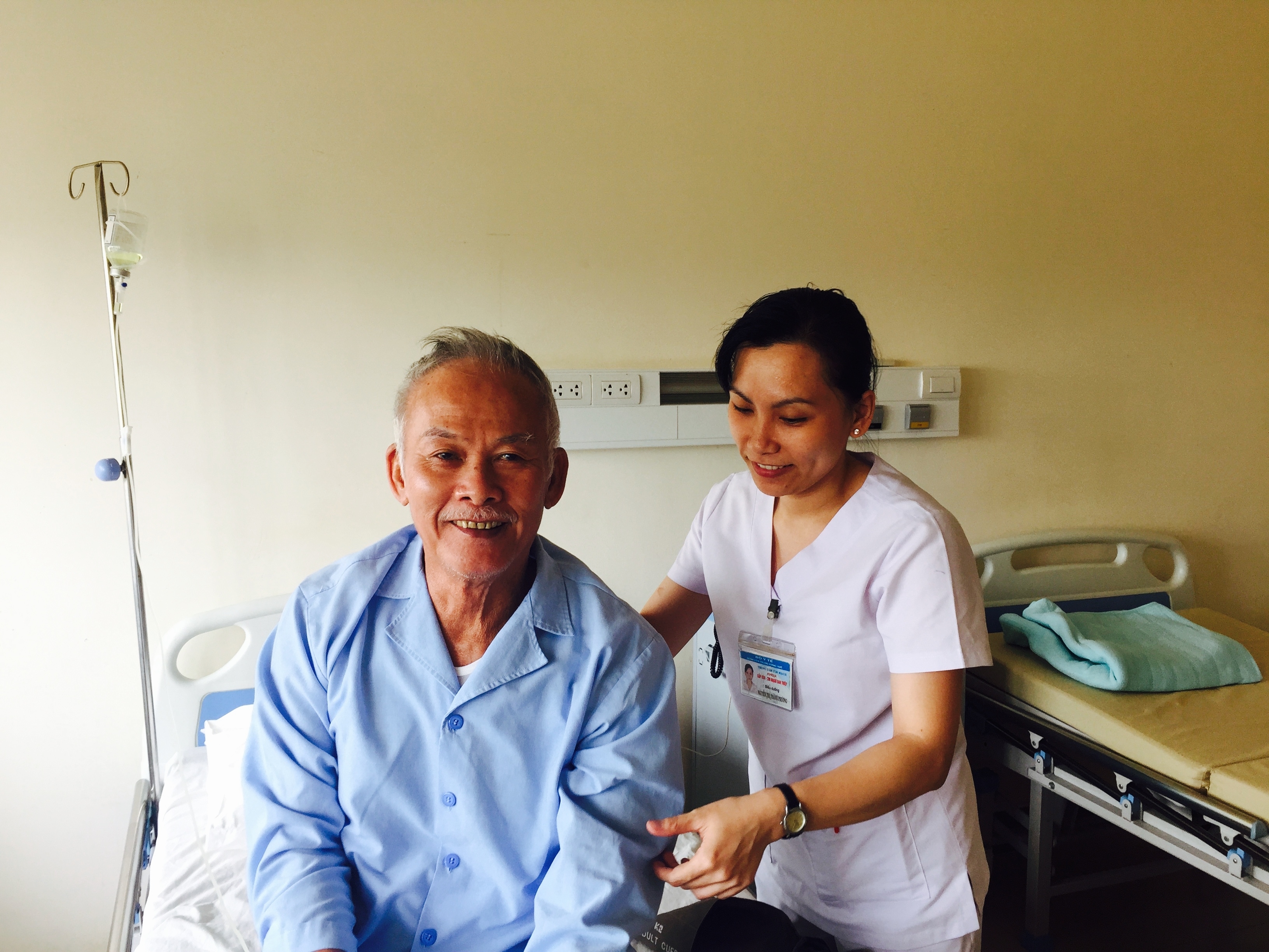 Dùng mũi khoan đính kim cương thông động mạch vành
