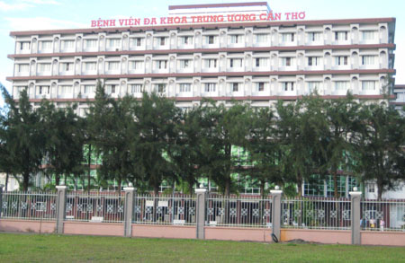 Nhân viên y tế tự cắt lìa chân mắc “quái bệnh”